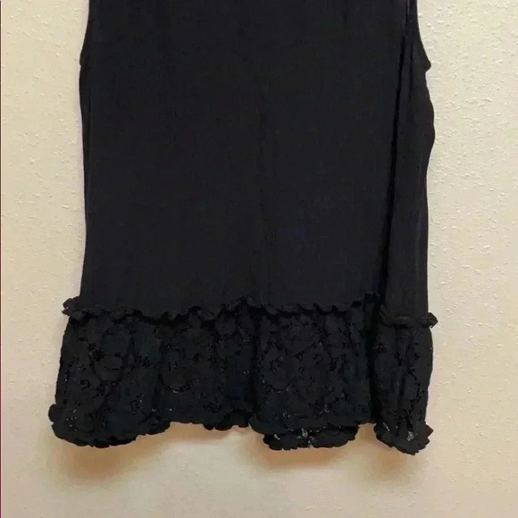 RO & DE Women’s Black Lace Long Tank - Picture 7 of 7